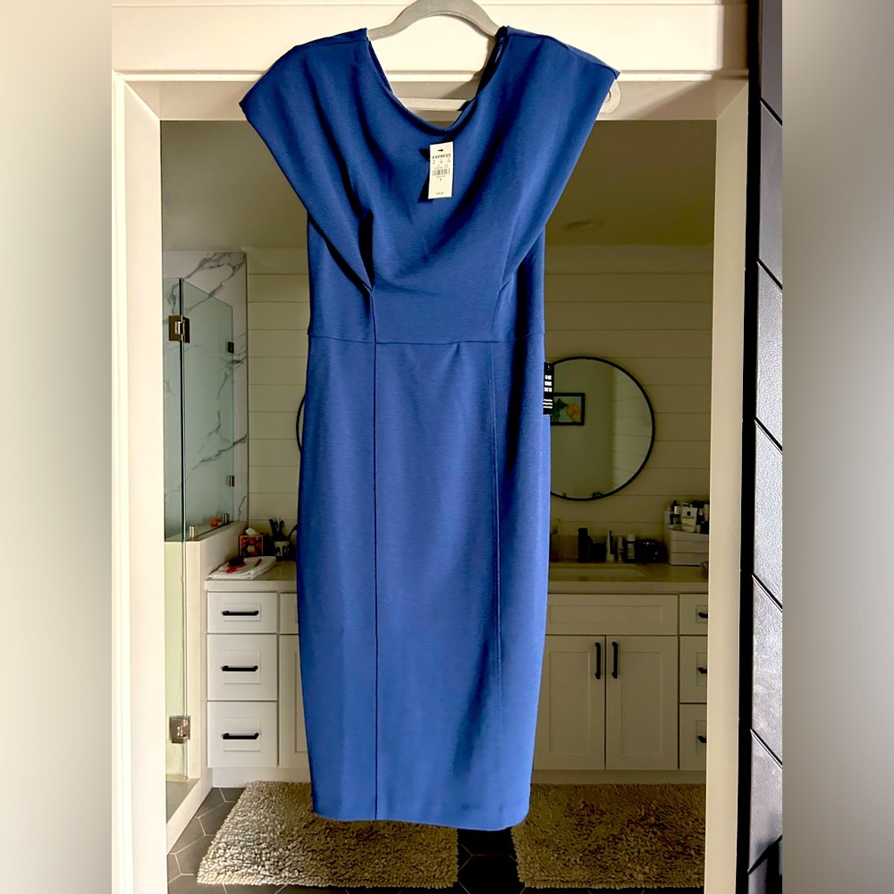 Express Women's Cap Sleeve V-Back Sheath
Dress in Navy, Small
